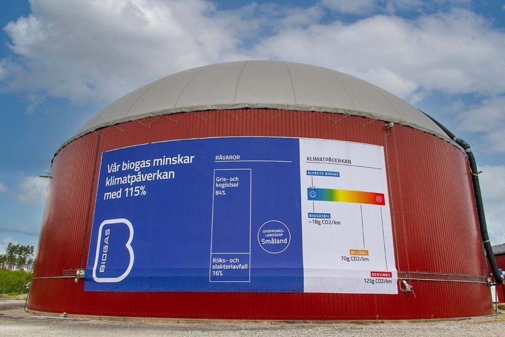 Biogas är ett lokalproducerat bränsle som är klimatneutralt. eller bättre.