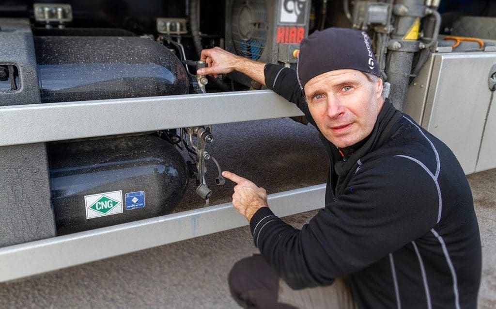 Stål och verktyg är supernöjda med sin biogaslastbil som tankas med biogas.